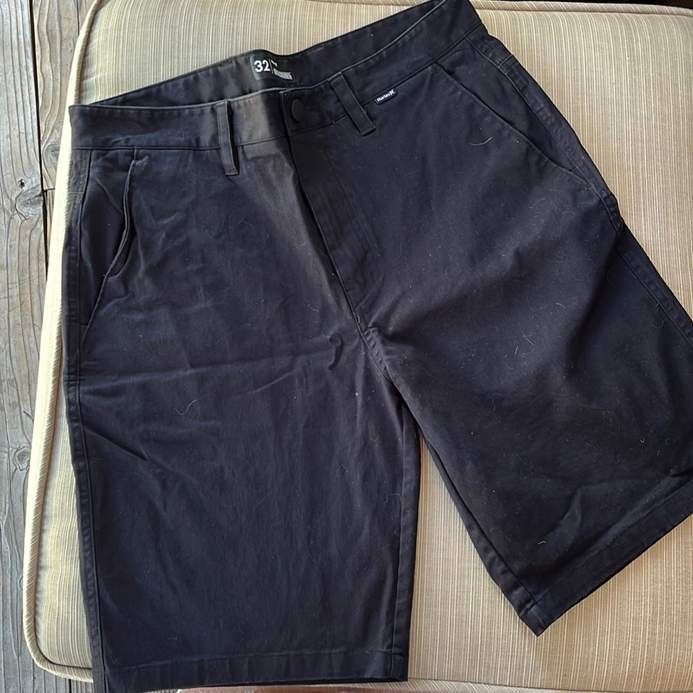 Hurley Black Short Mens 32 front and back pockets 9” inseam